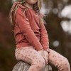 Bruinroze flared broek met bloemetjes - Flared pants safari bloom deep pink